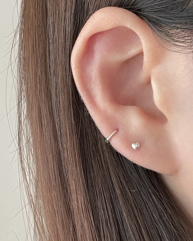 (2点購入で追加割引)シルバー925 ごくミニ ベーシック ワンタッチ リング ピアス(5mm)