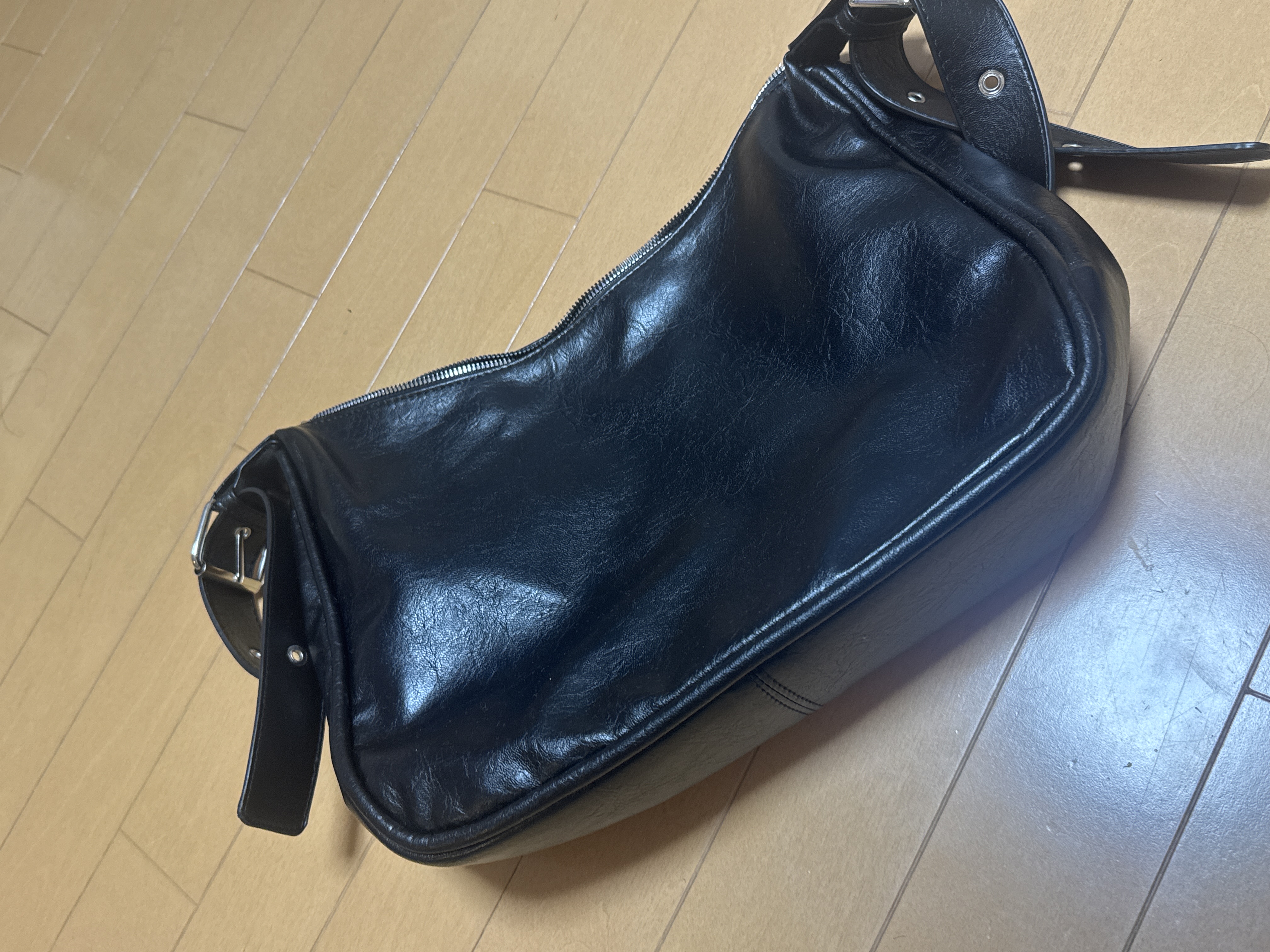 J-HOPE クロスバッグ 1530000000554_0101.jpg