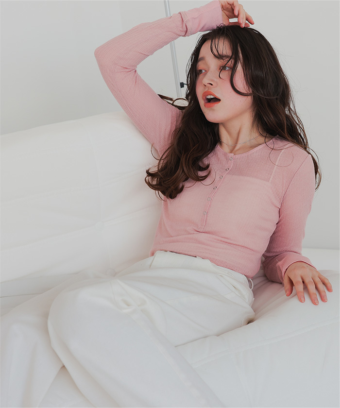 【関税込み】CARRER ベージュ Lis ヘンリーネック トップス Per sist ence tシャツ オープンヘンリーネックレイヤード風長袖