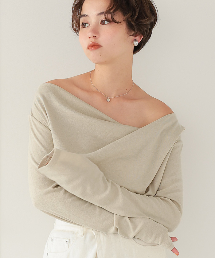 オフショルダーロングスリーブTシャツ