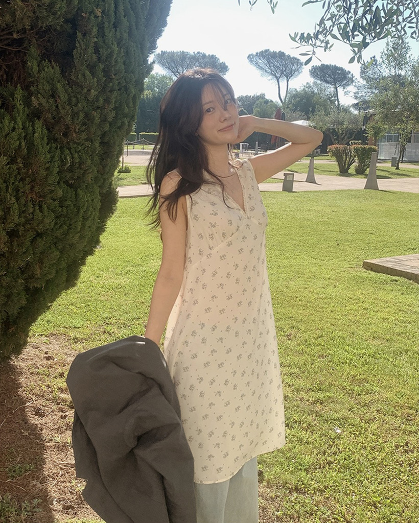 花柄 ワンピース スリーブレス マキシ おしゃれ 可愛い ノースリーブ花柄ロングワンピース マキシ丈 白×カラフル花柄