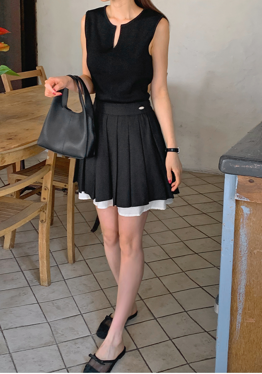 BRIEFING【未使用】ネイビー プリーツスカート インナー付き　3ボタン BRIEFING【未使用】ネイビー プリーツスカート インナー付き 3