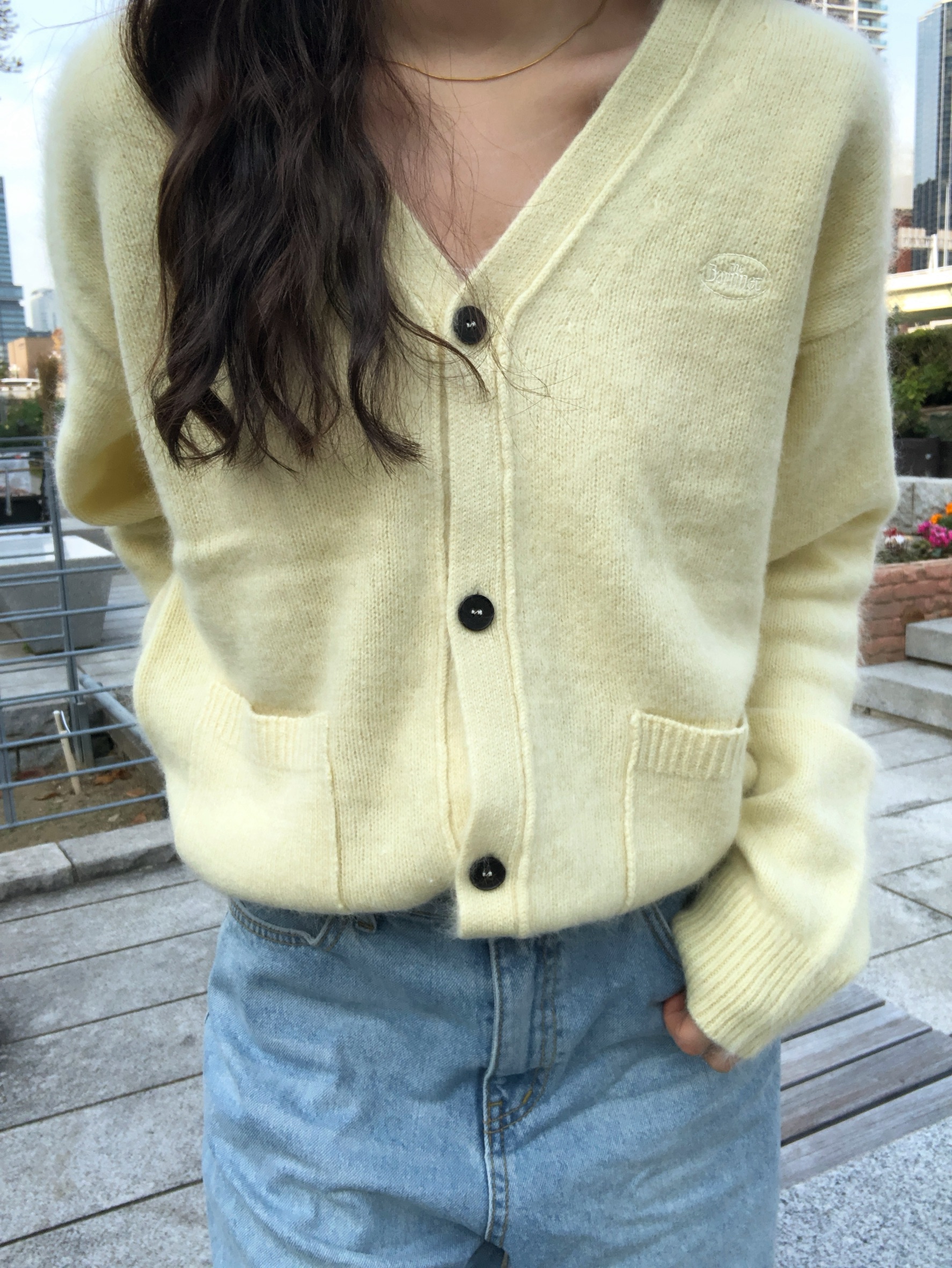 【購入特典】[kaorin x The Barnnet] Fuzzy V-neck Knit Cardigan_Butter
