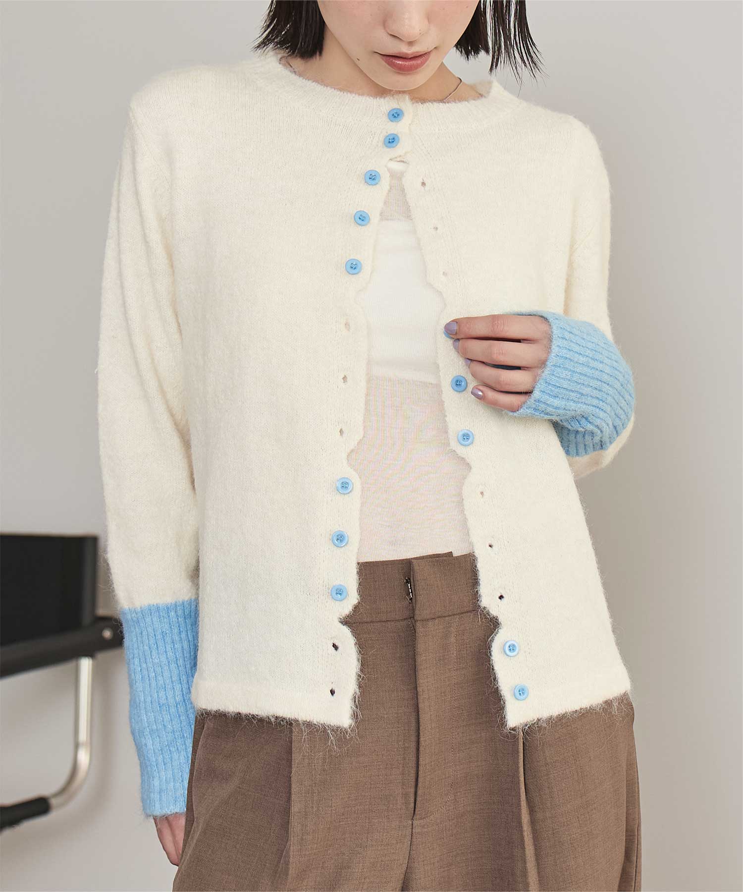 ボタンデザイン配色カーディガン