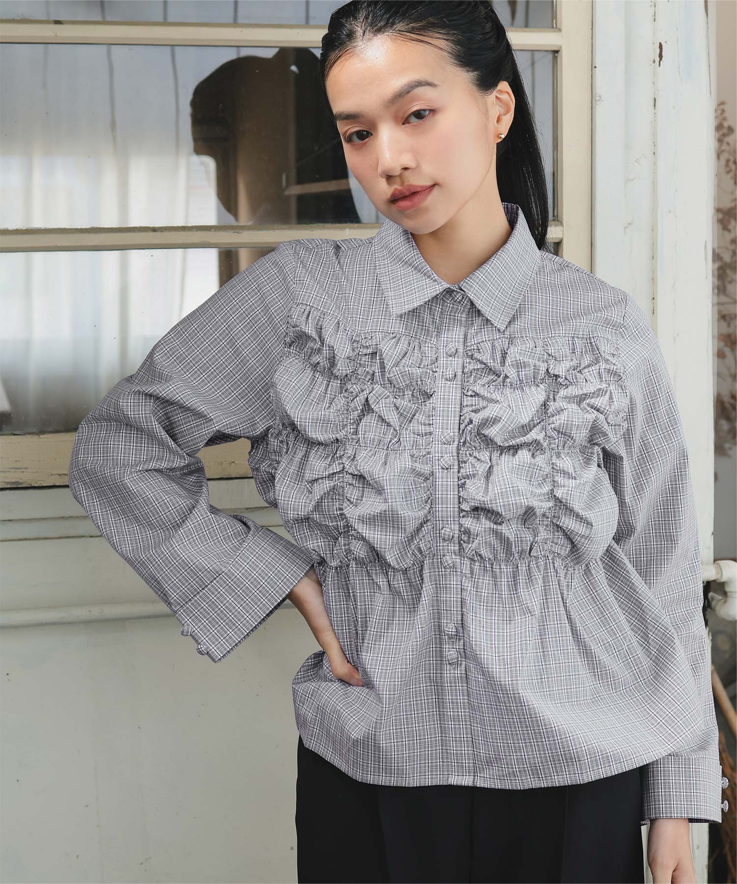 ダブルボタンギャザーデザインブラウス