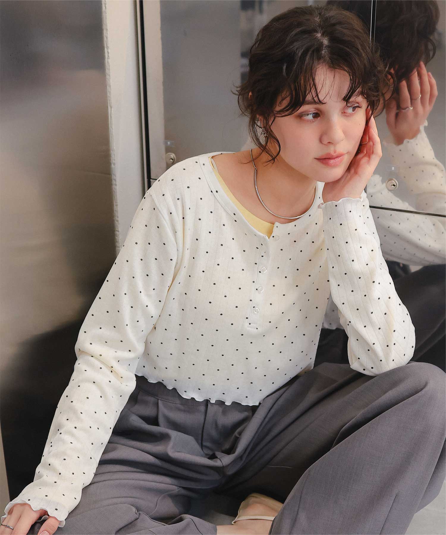 コンパクトヘンリーネックロングスリーブトップス