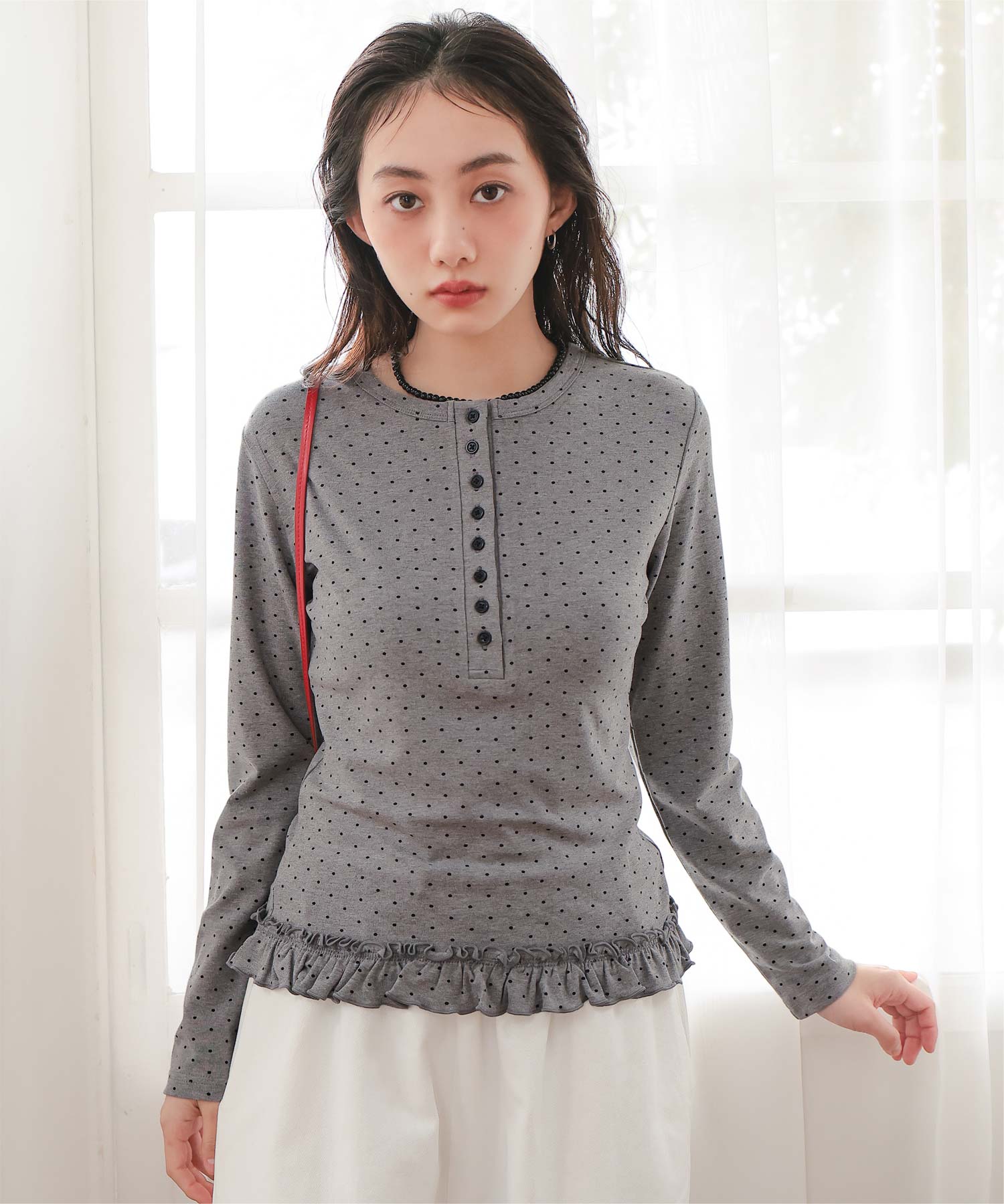 ドット裾フリルヘンリーネックトップス