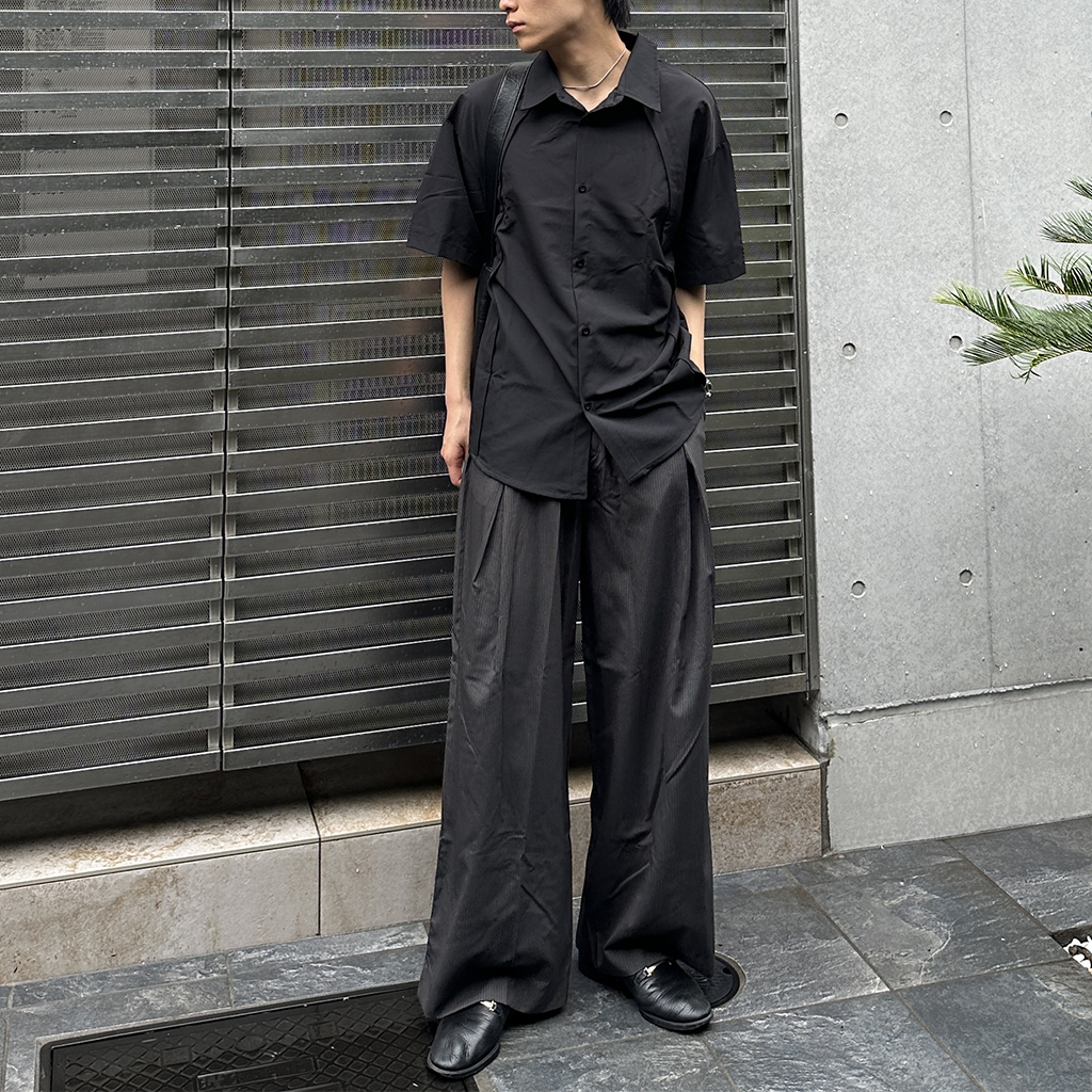 ブラックストライプ ワイドレッグスラックス ZIGZAG STRIPE WIDE-LEG TROUSERS ジグザグストライプワイド