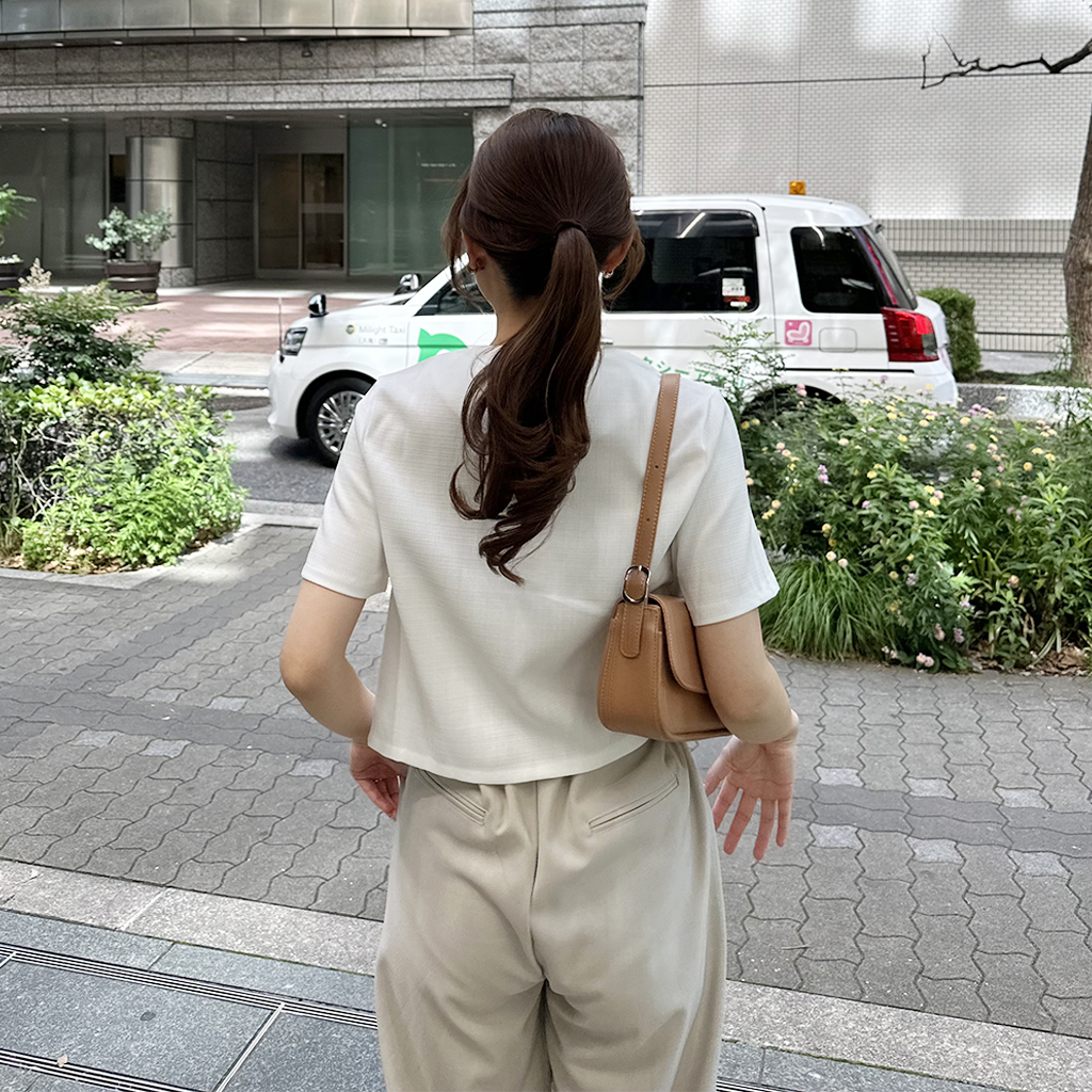 ラウンドボタンノーカラーハーフスリーブジャケット