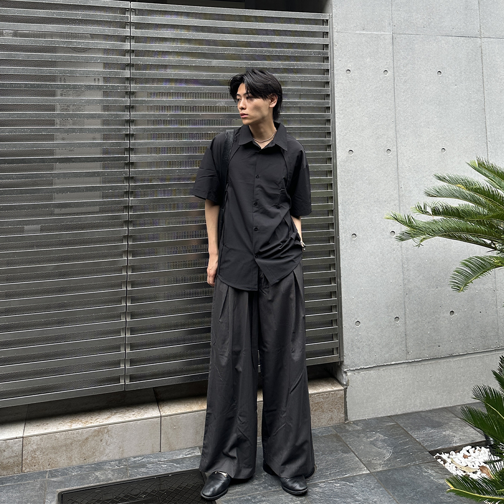 shikitari ワイドスラックス　ストライプ　ストレート　ブラック ユニセックス）ストライプワイドフィットスラックス