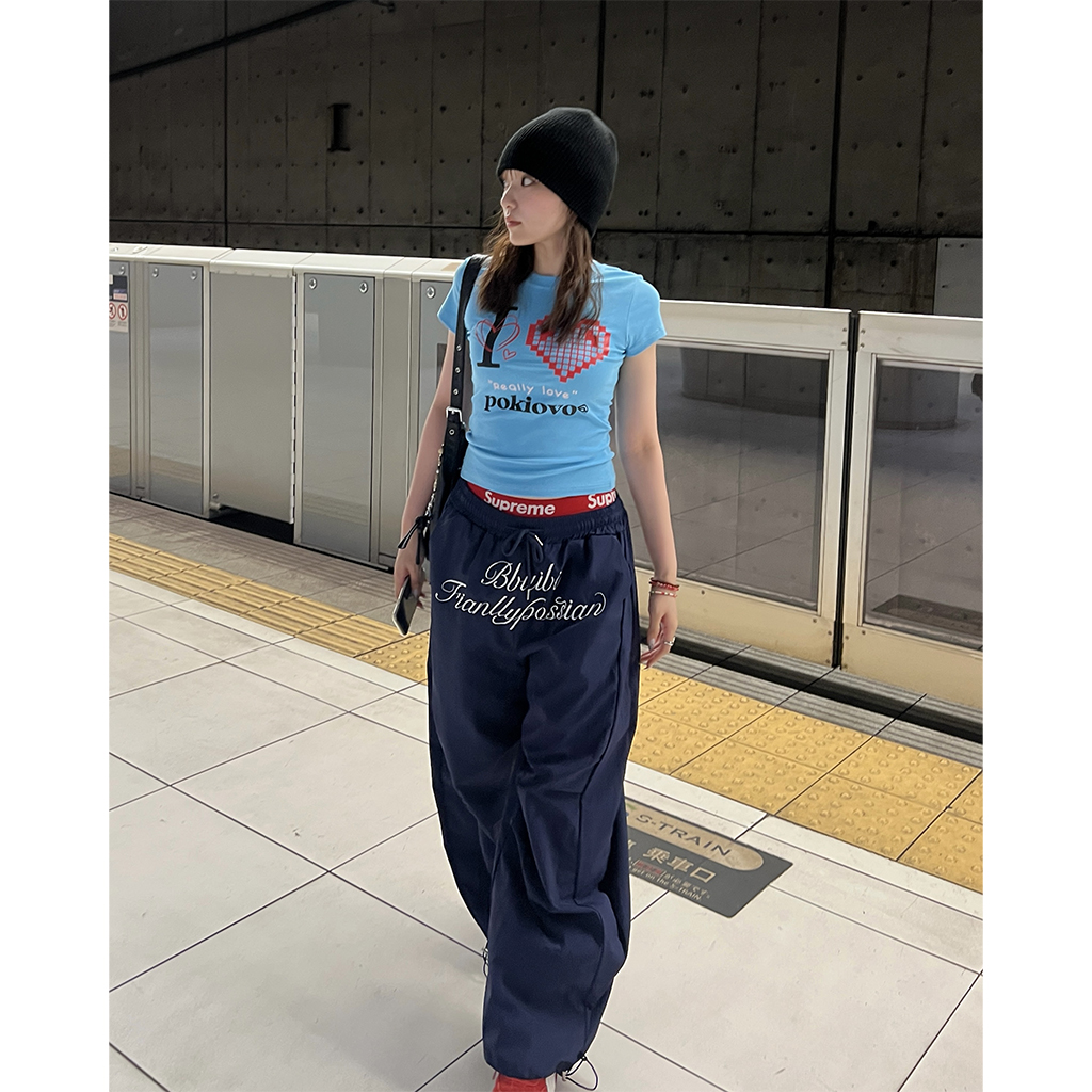クロップドグラフィックハートTシャツ | ファッション通販サイト