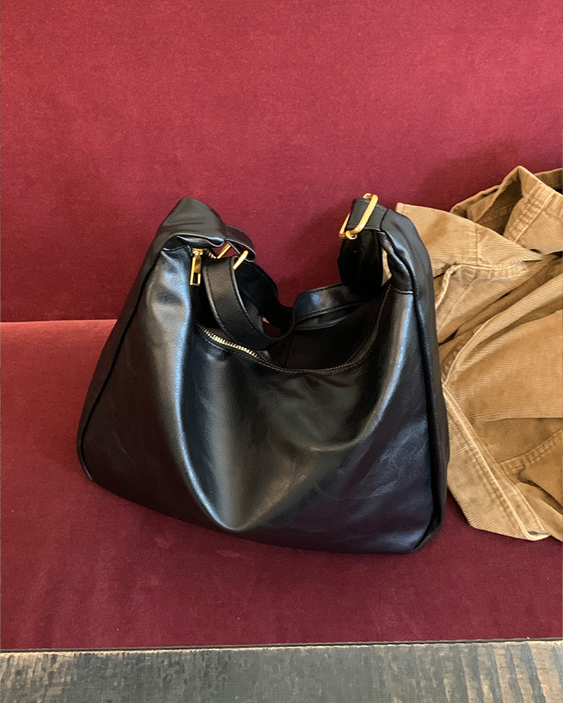 レザーステッチショルダーバッグ