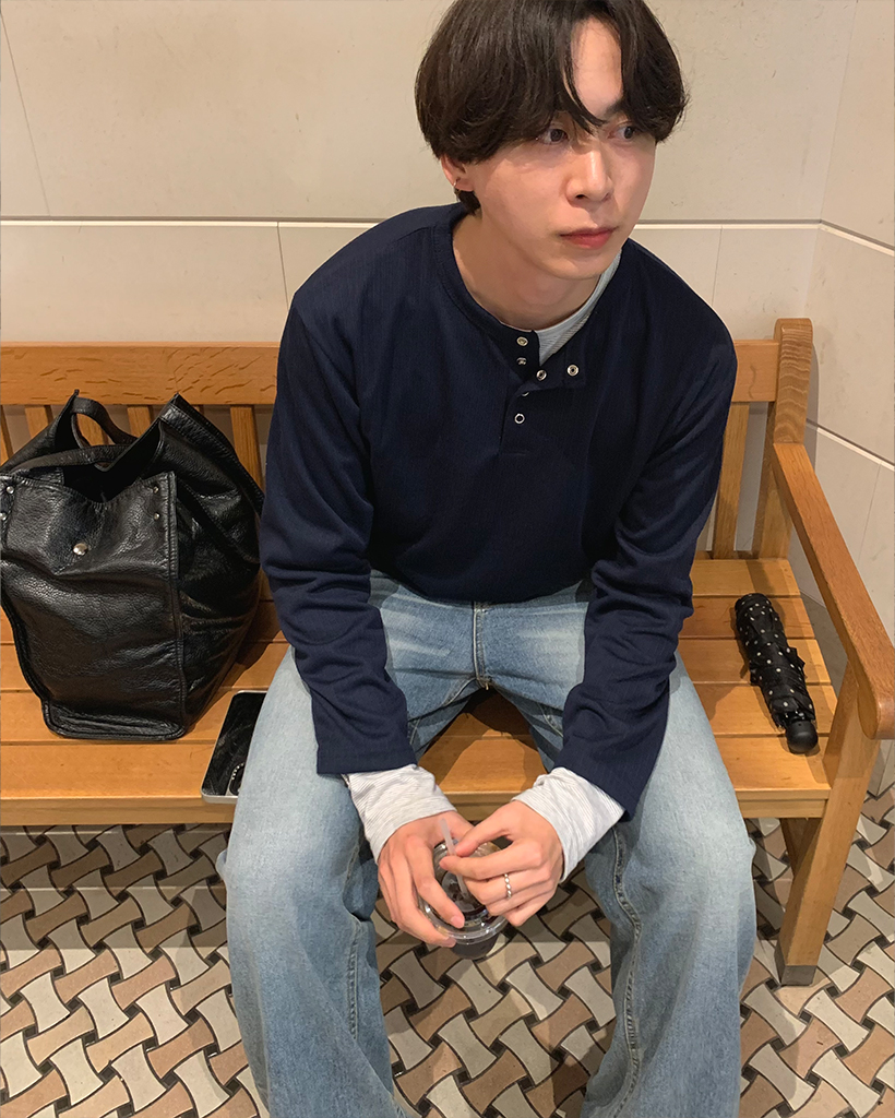 （ユニセックス）ヘンリーネック長袖Tシャツ