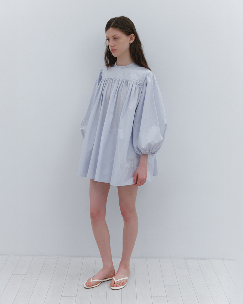 VOLUME SHIRRING TIE BLOUSE_BLUE