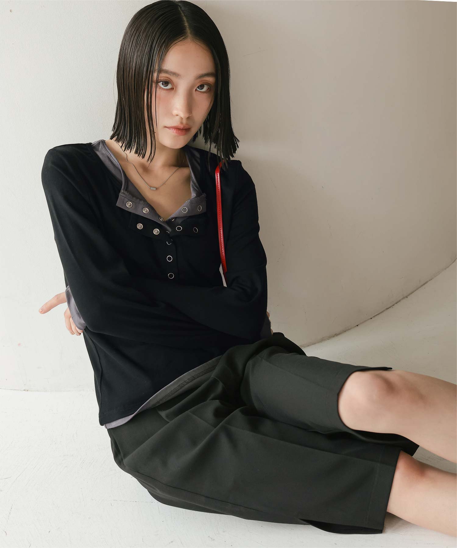 レイヤード風ヘンリーネックトップス