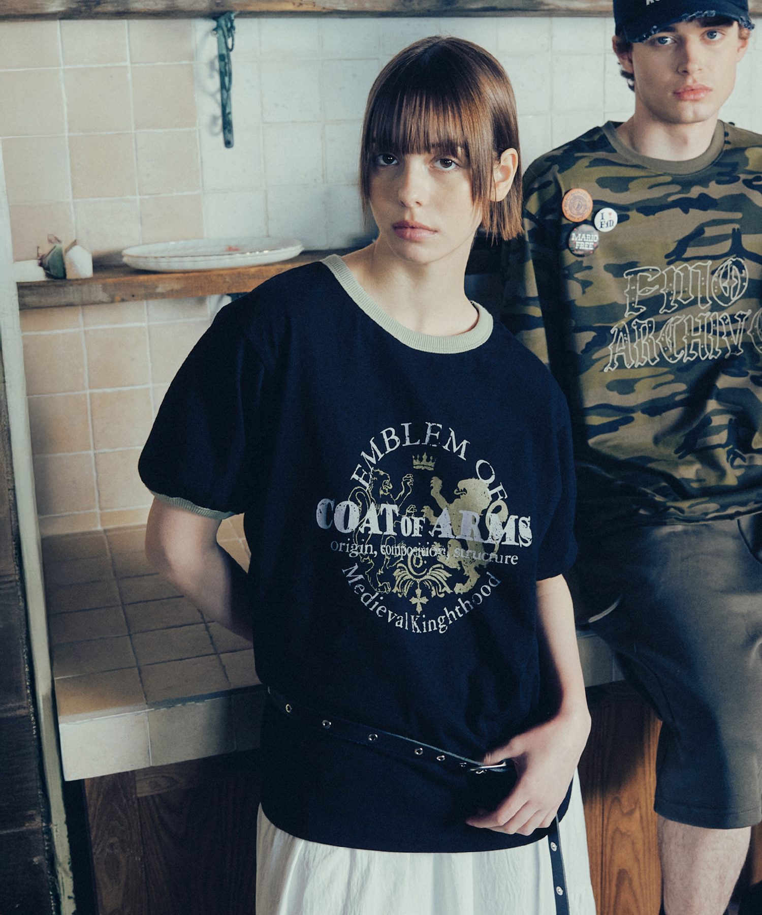 コートオブアームズリンガーTシャツ[ブラック] | ファッション