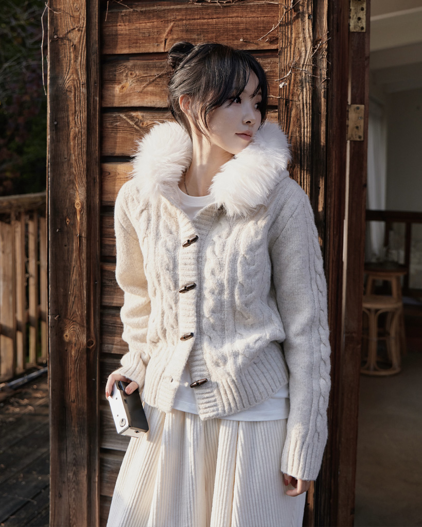 4 color) ウール混 厚手 トグルボタン ファー付きフード ケーブル編み