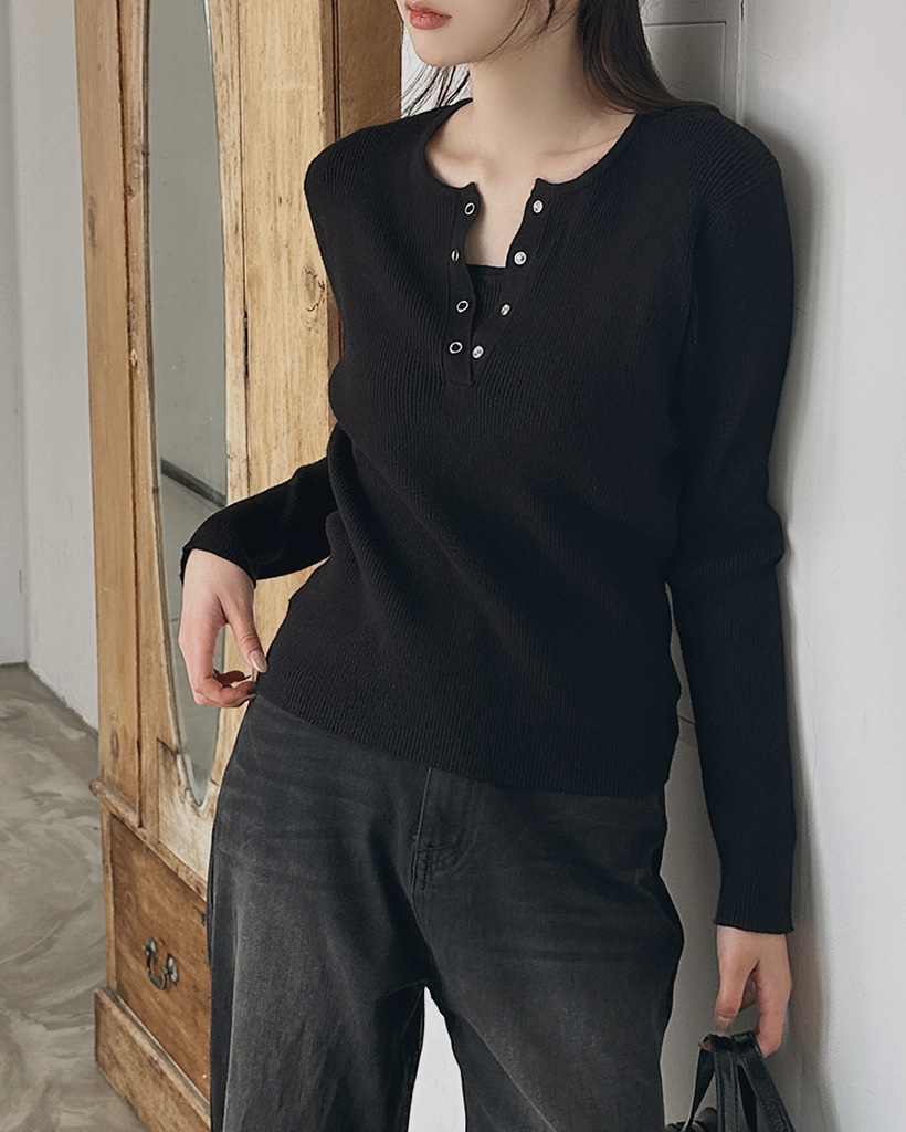 ヘンリーネックボタン長袖ニット