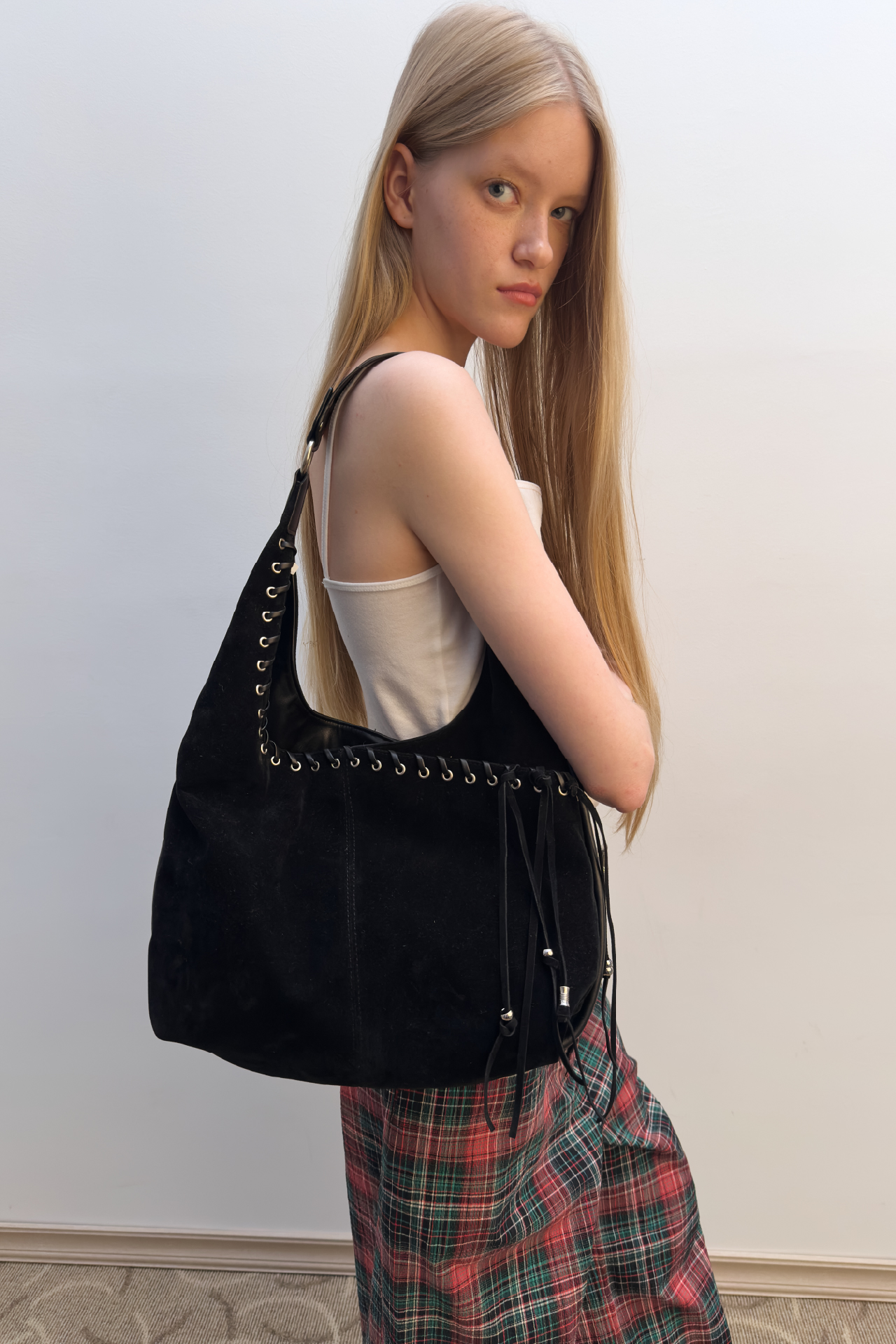 medium slash hobo bag (suede black)