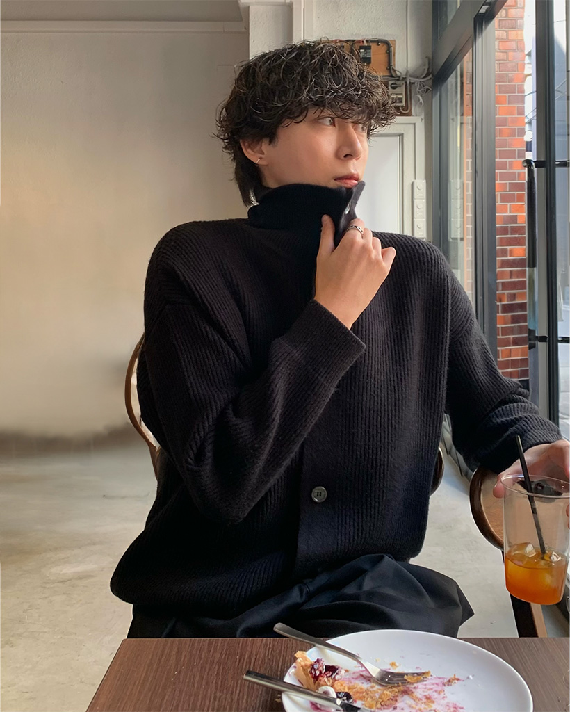 （ユニセックス）ハイネックボタンリブカーディガン