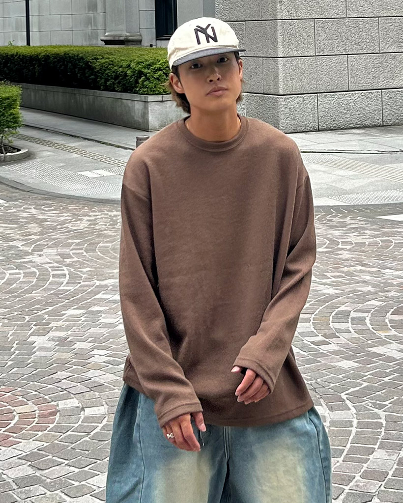 （ユニセックス）ラウンドネックロングスリーブニット
