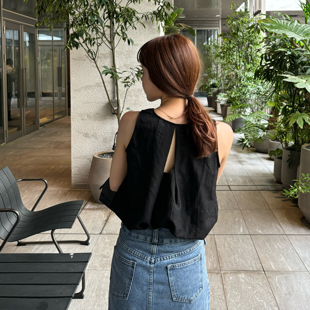 スカラップ刺繍ノースリーブブラウス | 2024 SM Collection| yori