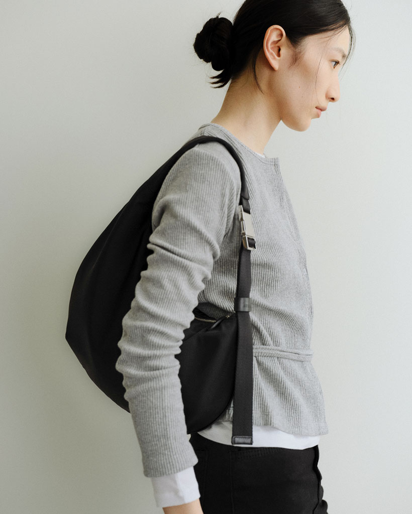 ショルダーバッグ・ポシェット ^LEATHERY^ Fuse compact nylon shoulder bag BLACK LRBG3203BK Fuse Compact Nylon Shoulder-Bag [BLACK] | ファッション通販