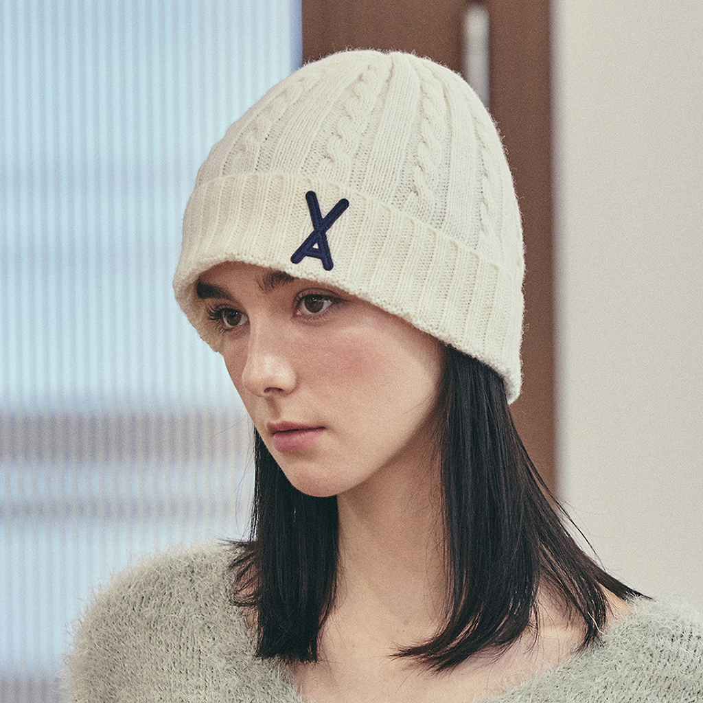★VARZAR★ VA applique cable knit bucket hat ivory VA Applique Cable Knit Bucket Hat / Ivory - VARZAR | 60