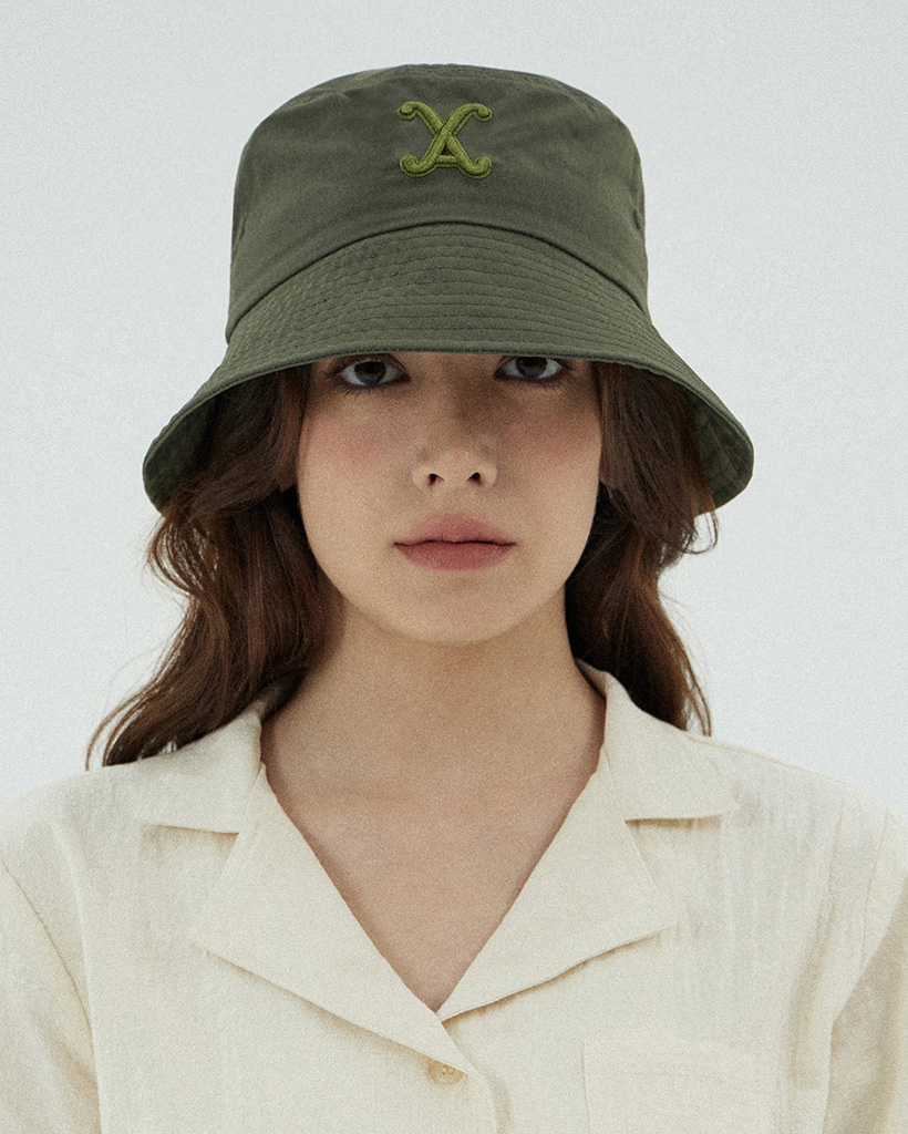 VA Curved Logo Nylon Bucket Hat Black | ファッション通販
