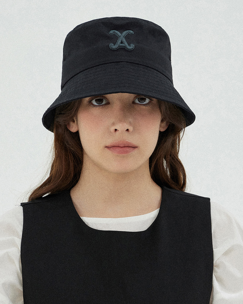 VA Curved Logo Nylon Bucket Hat Black | ファッション通販