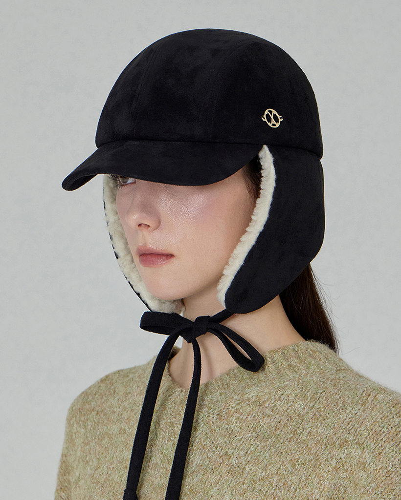 VA Curved Circle Logo Suede Flap Cap Black