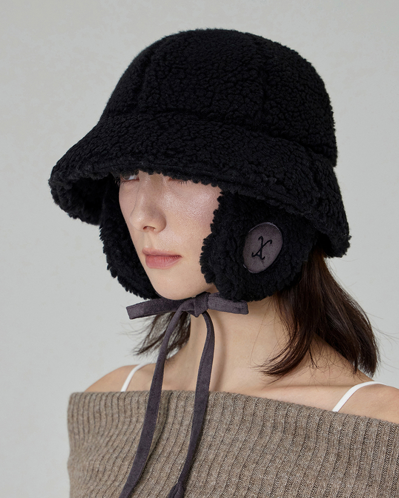 VA Curved Logo Sherpa Fur Flap Bucket Hat Black