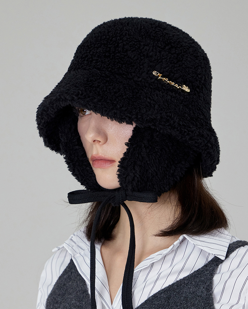 VARZAR Safety Pin Sherpa Fur Flap Bucket Hat Black | ファッション
