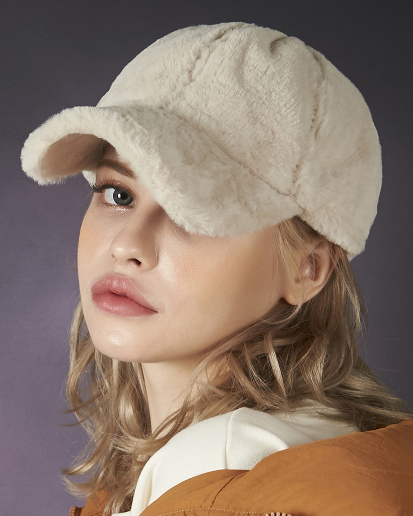 [VARZAR] Fur logo point ball cap cream