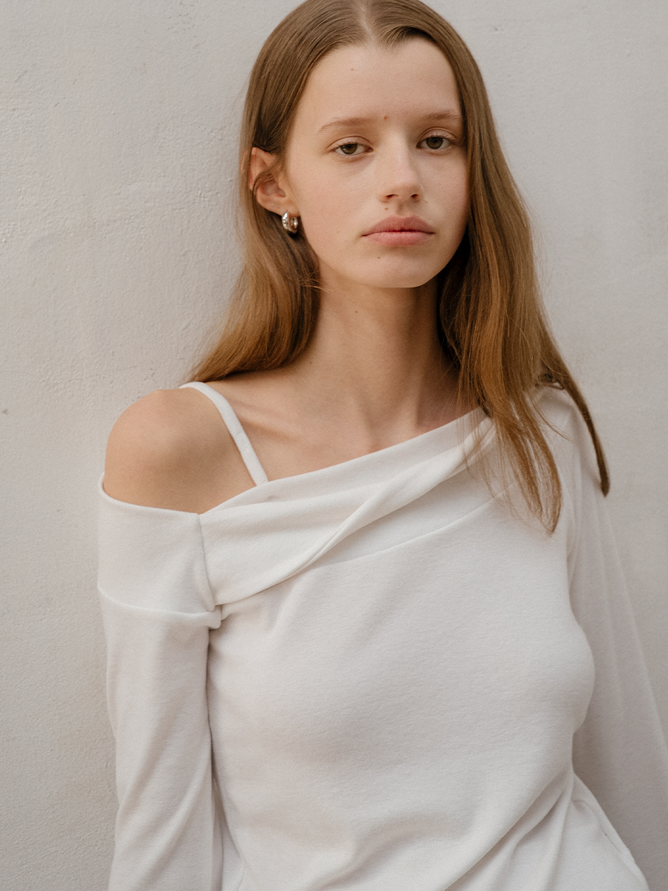 Twisted off-shoulder top [TISP06LT18]_Ivory