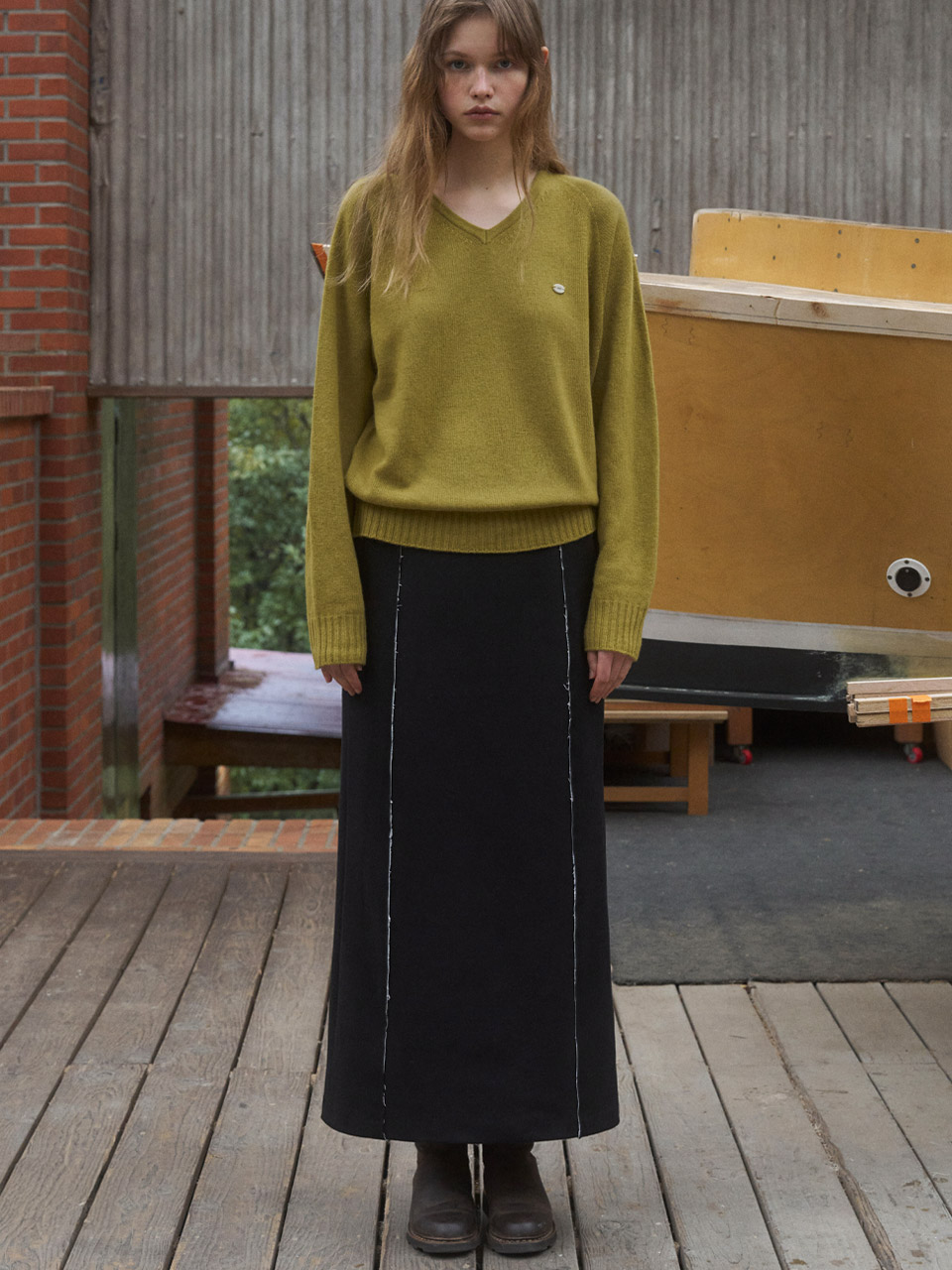 Low edge long skirt (black)