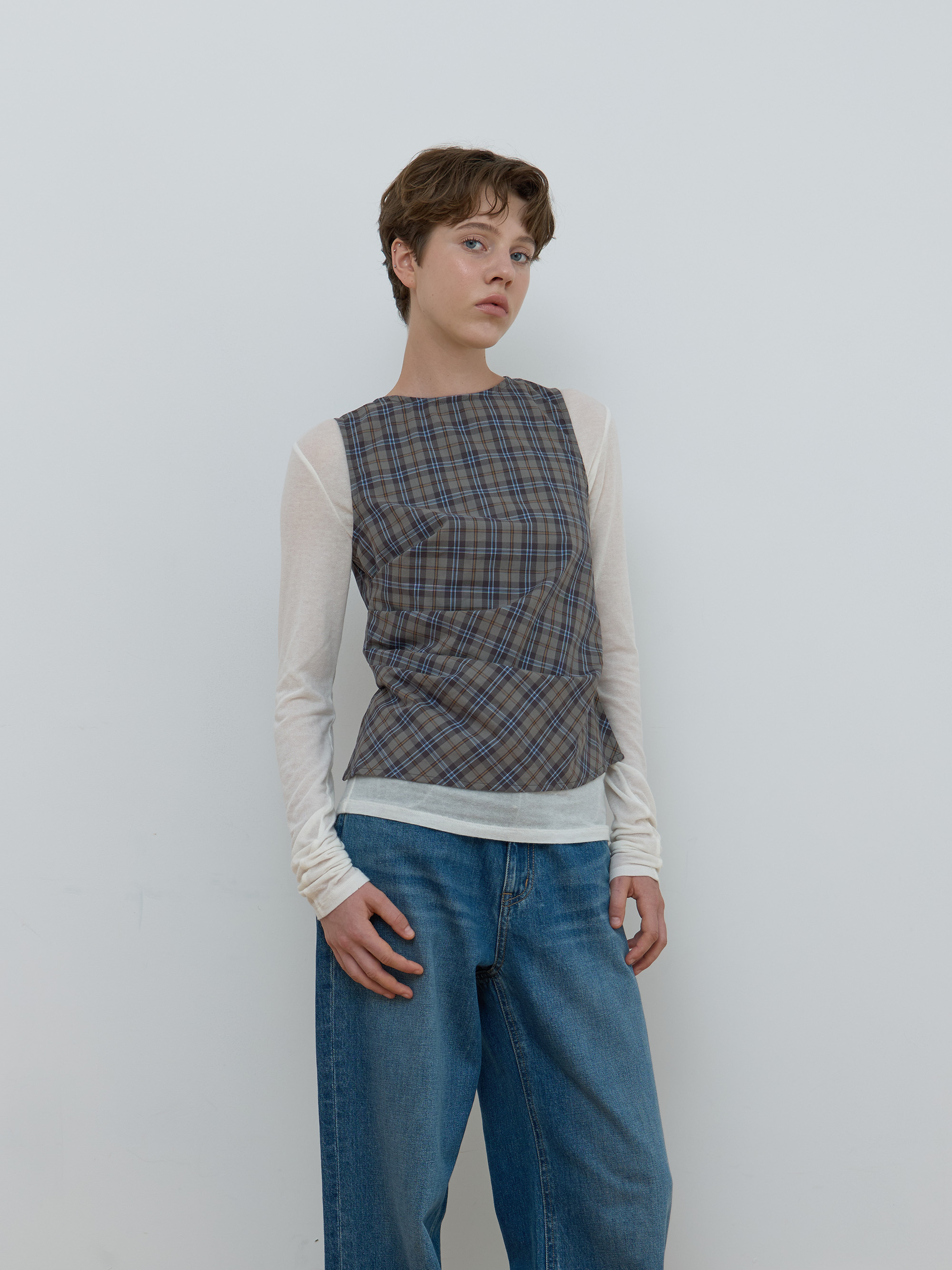 DRAPE CHECK SLEEVELESS_KHAKI GREY