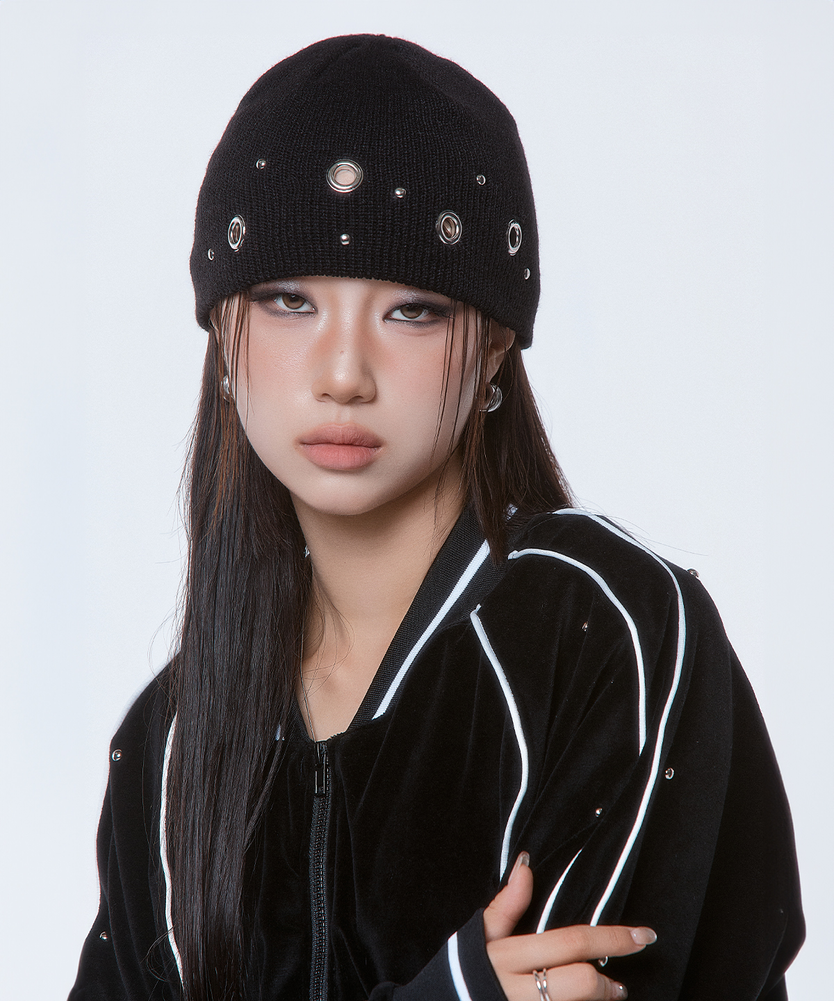 K-POPアイドル着用] (DUC) Eyelet Stud Beanie Black | ファッション