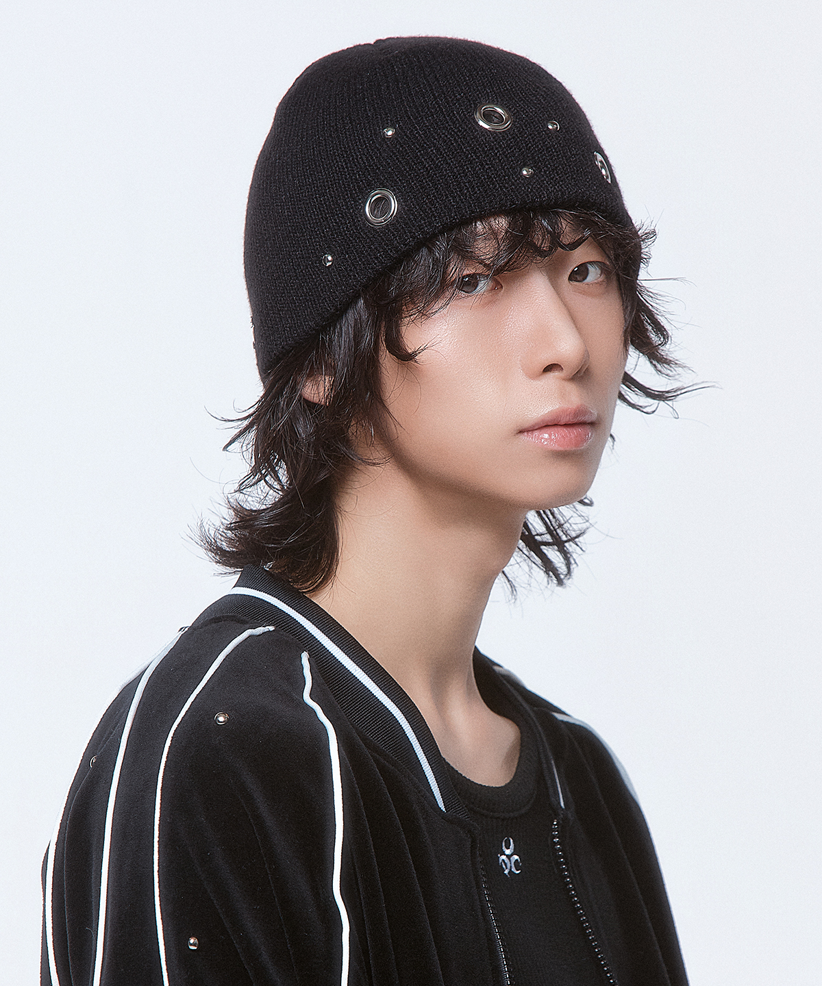 K-POPアイドル着用] (DUC) Eyelet Stud Beanie Black | ファッション