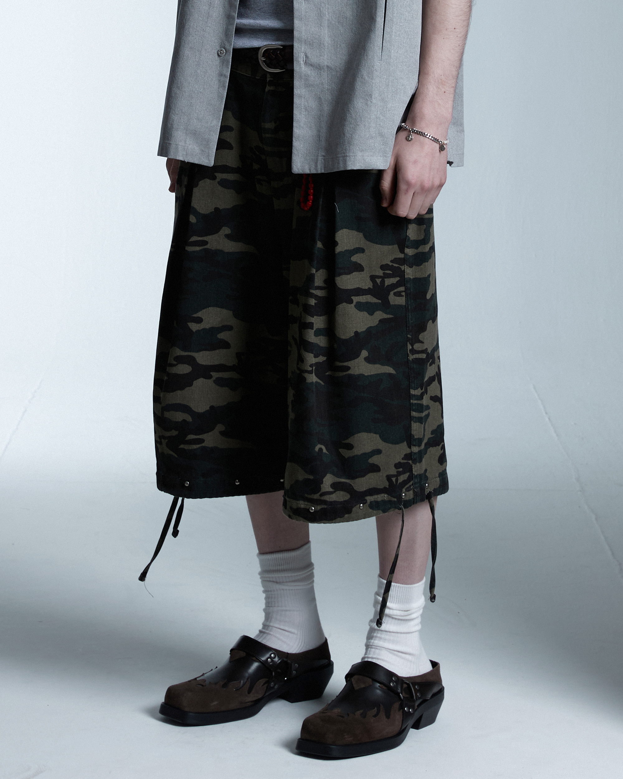 パンツ CARGO LETTERING BERMUDA PANTS (BLACK) Cargo Lettering Bermuda Pants (Black) F25QD889 - FANCY CLUB