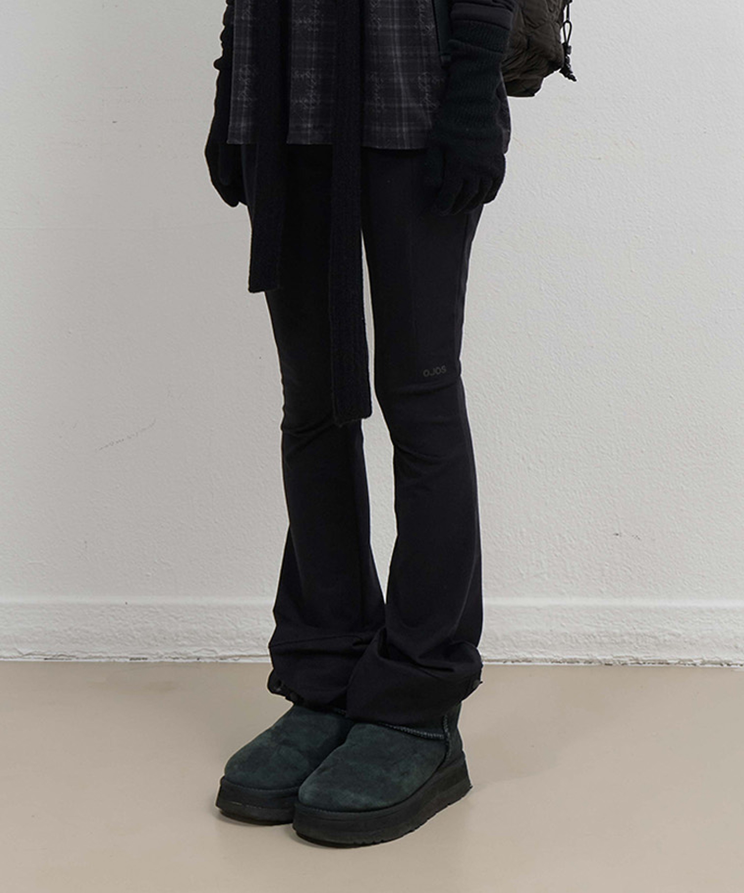 Button Slit Bootcut Pants / Black