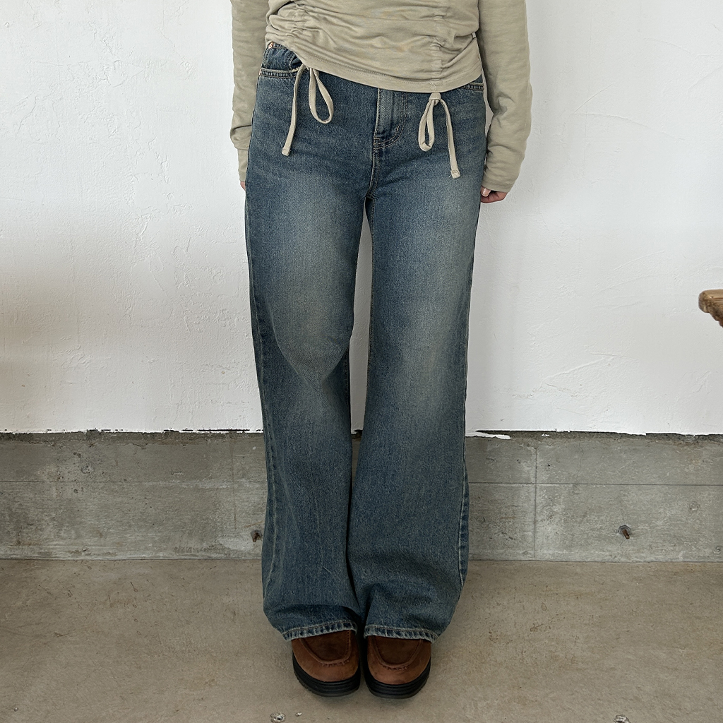 ルーズフィットブーツカットデニムパンツ