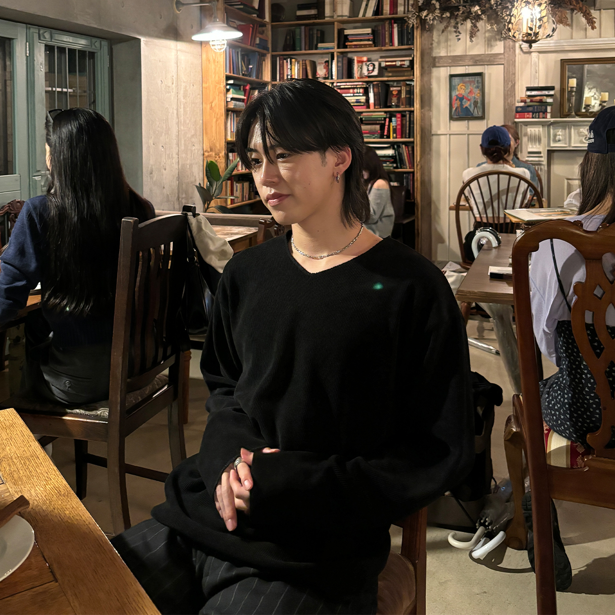 ブリックVネックニット