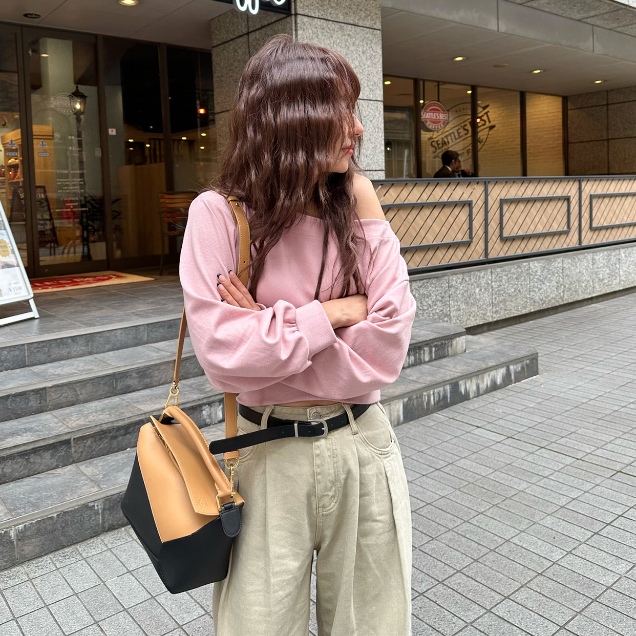 オフショルダースウェットシャツ