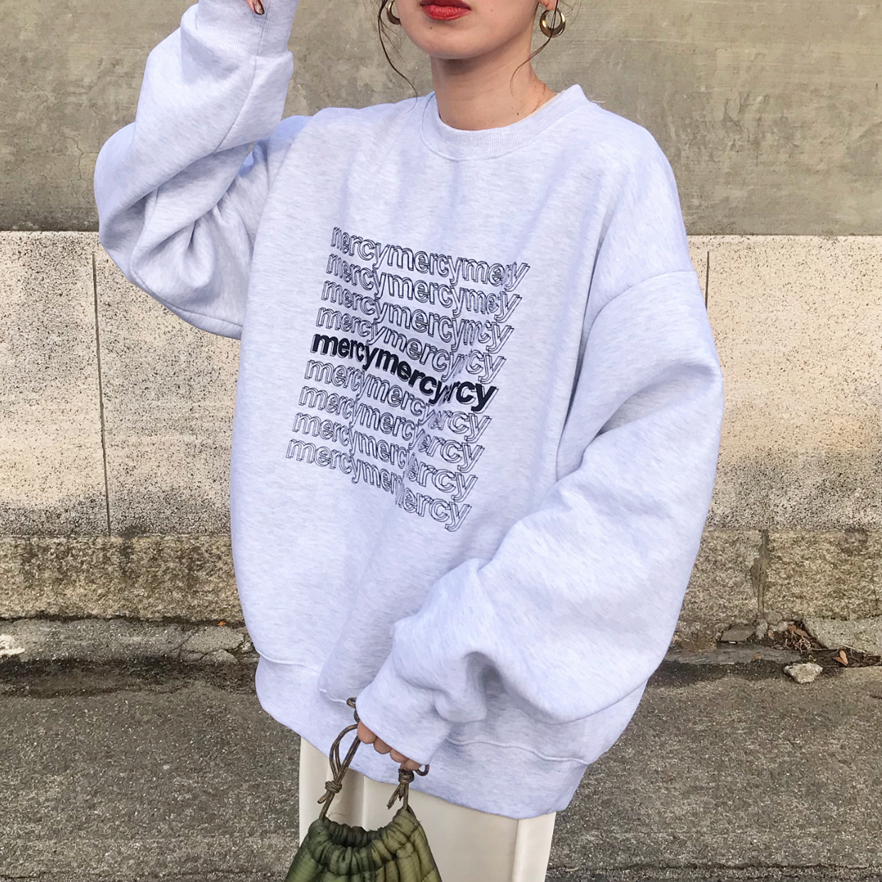 カジュアルレタリングスウェット