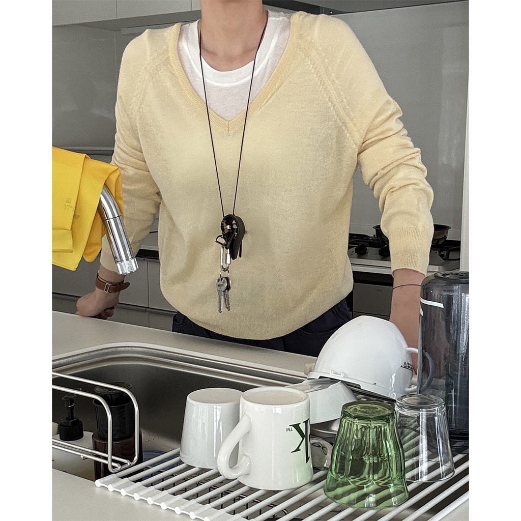 ビビッドVネックニット