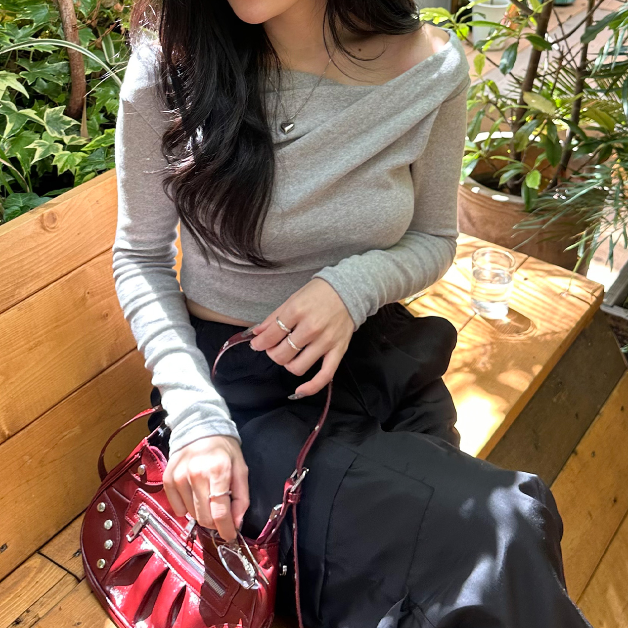 シャーリングユニークオフショルダー