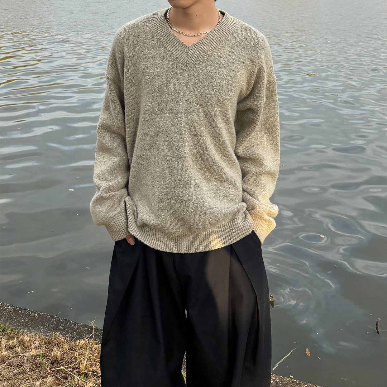 (ユニセックス)  シンプルVネックニット