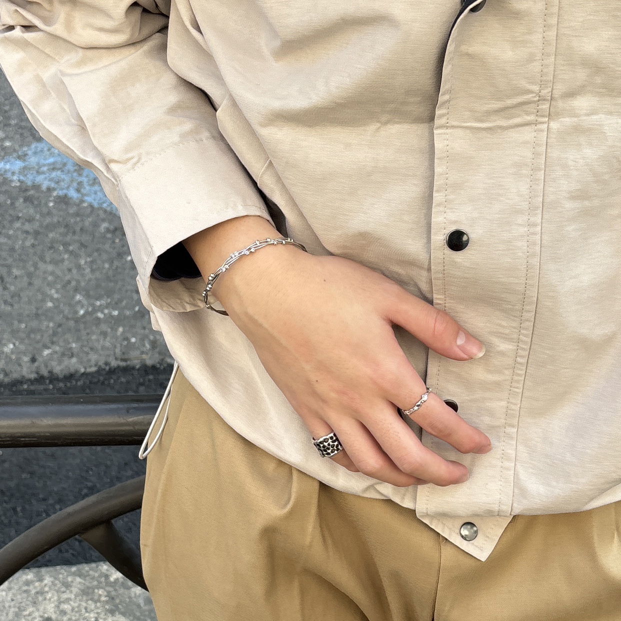 ノットツイストバングル