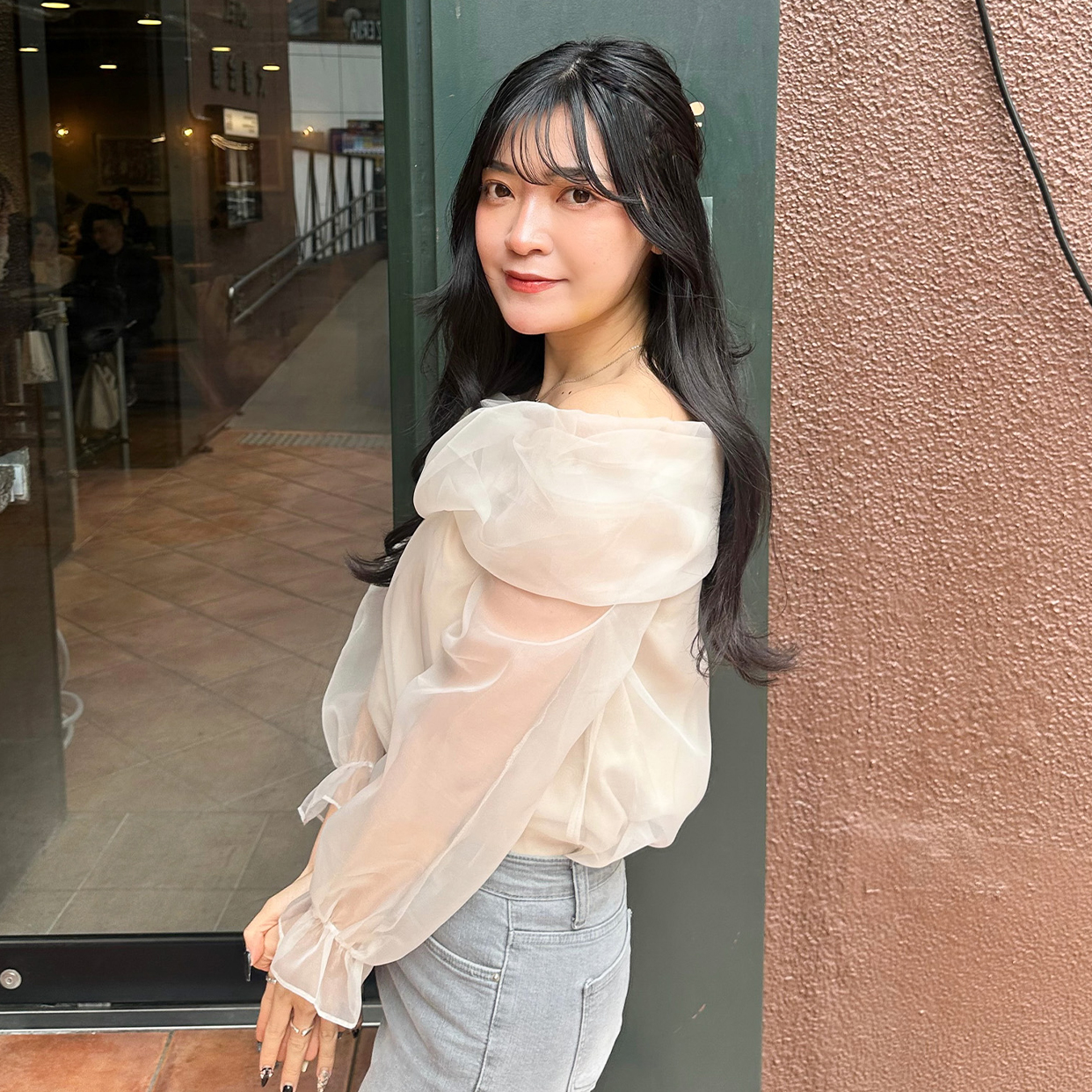 オフショルダーシアーブラウス | ファッション通販サイト NUGU